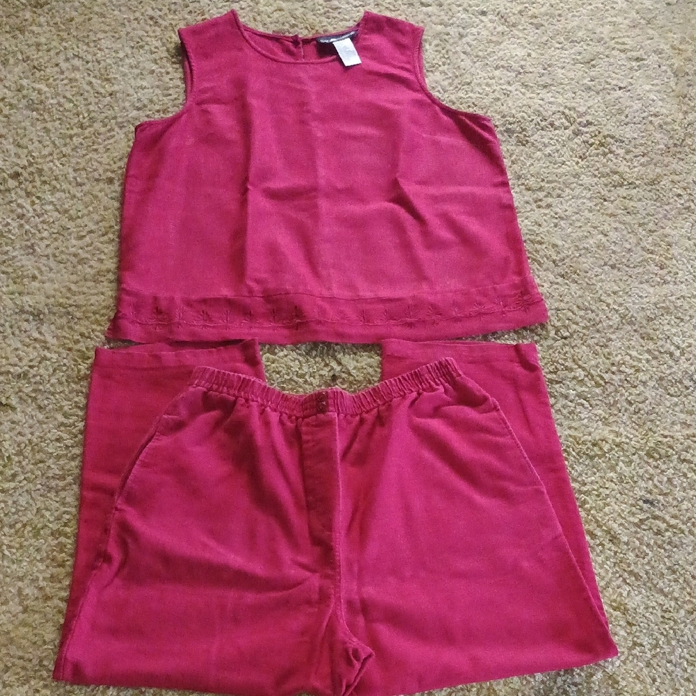 Sag Harbor Red Sleeveless Top and Capri Pants Set